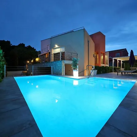 Amarena Villa *